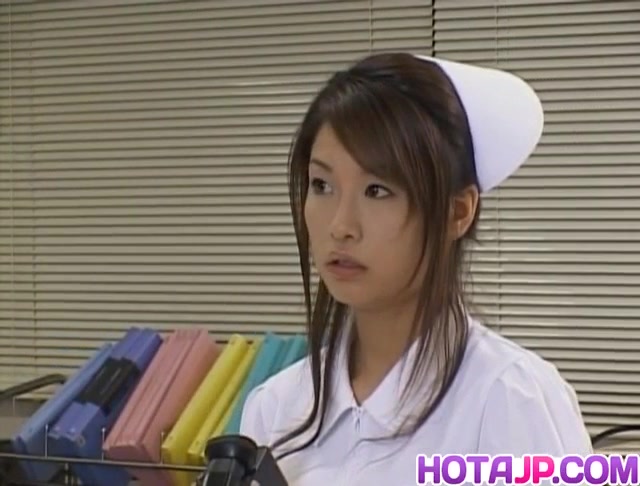 Emiri Aoi nurse loves using vibrator on body