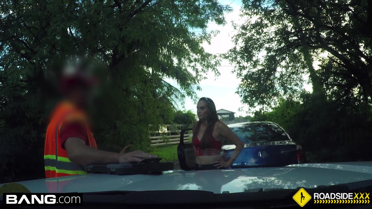 Roadside - cheating girlfriend sucks off mechanic outdoors