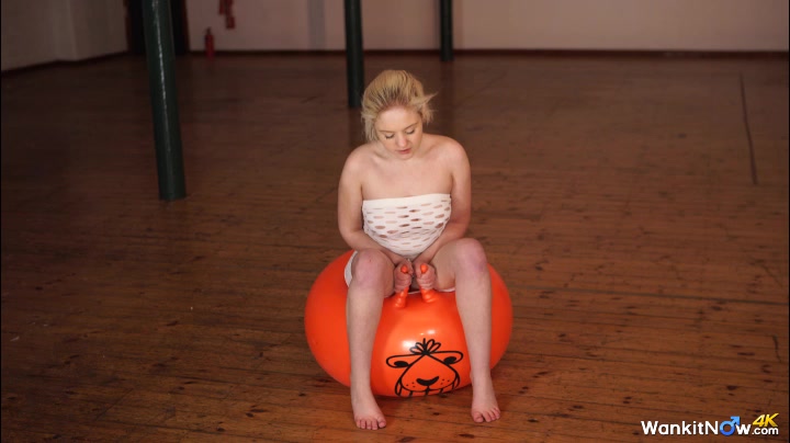 Amy Rose - Bouncing Beauty - Sexy Videos - WankitNow