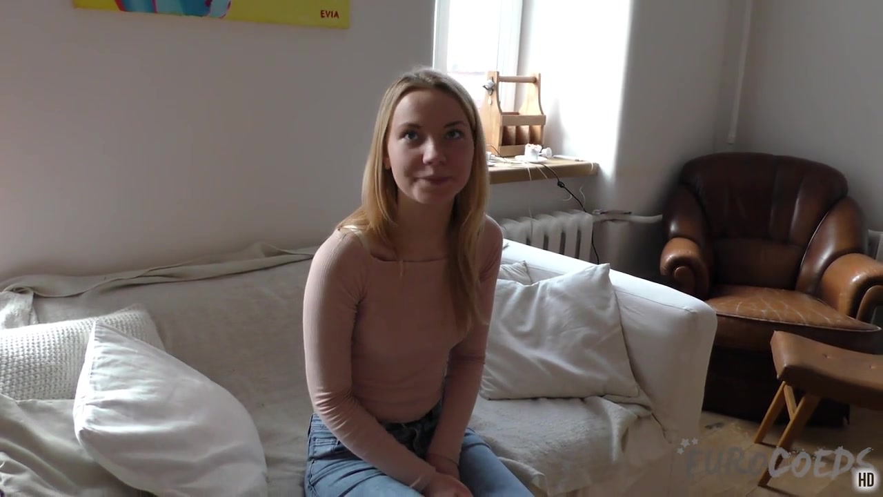 Fresh Barely 19yo Sarah Doing Her First Ever Nude Video - EuroCoeds