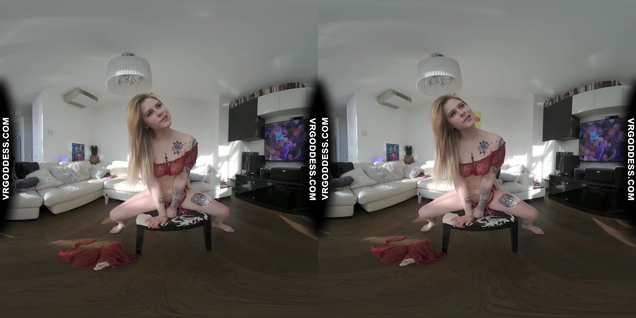 Hot Babe Melonie Extreme Fisting Pussy Opening Up And Stretching Her Gash