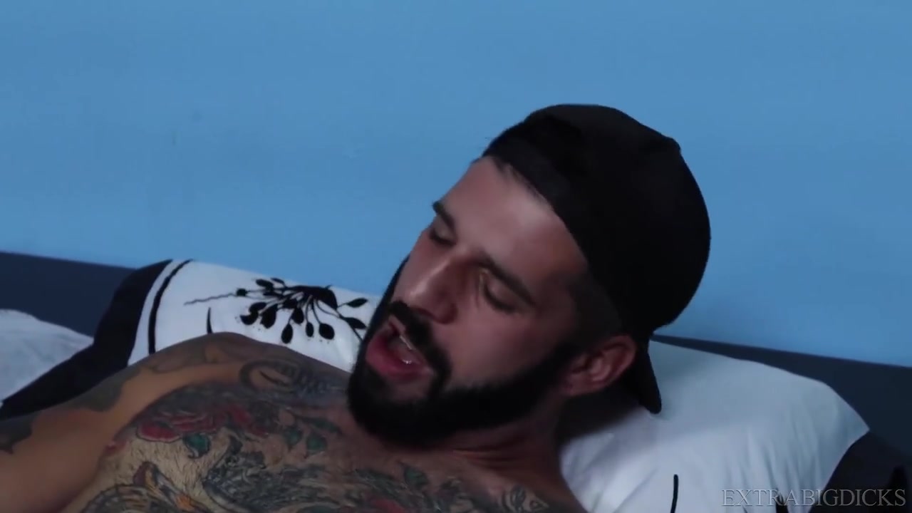 Justin Eros And Romeo Davis - Sucking That Huge One-eye Dry