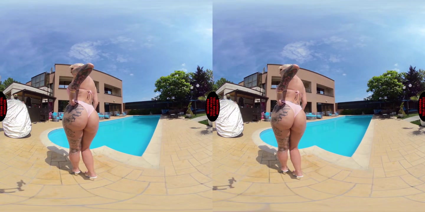 Photo Shooting With Blondie Bombshell