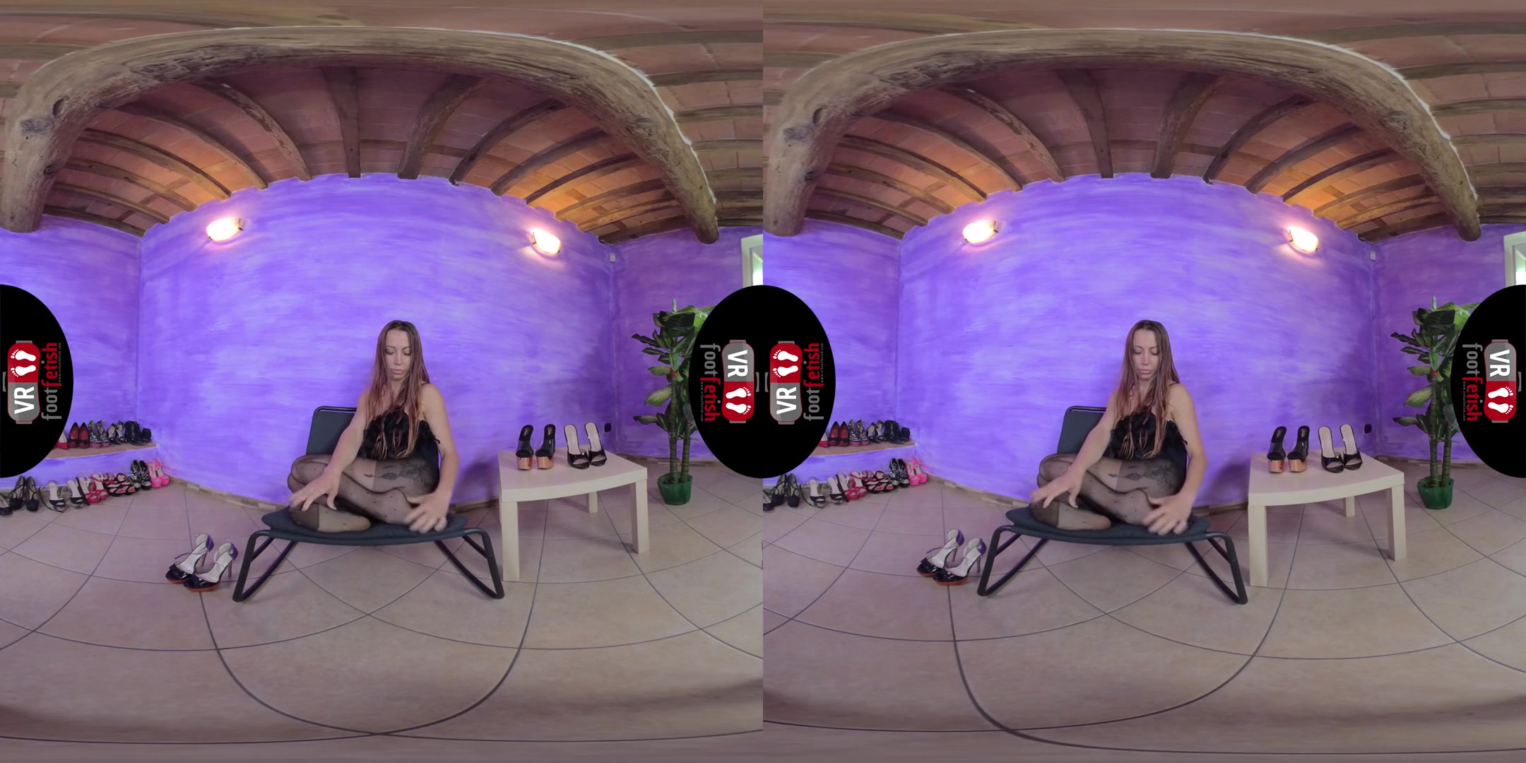 Gorgeous Elettra Takes Off Her Black Pantyhose And Flaunts Her Sexy Feet - Dancer with Incredible Legs Foot Fetish VR