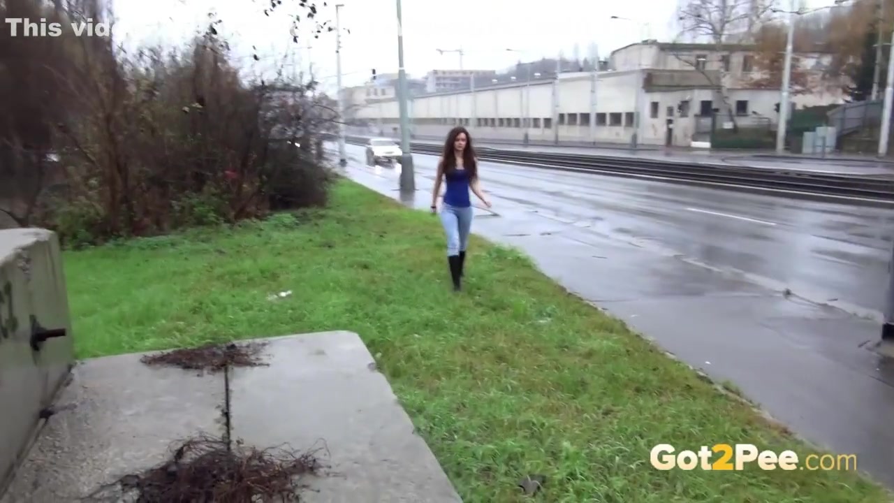 Urine Squirts From Pretty Girls Peeing In The Street