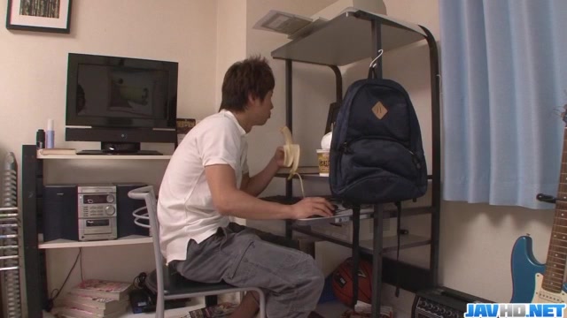 Yui Hatano uses her lips to devour a whole dick