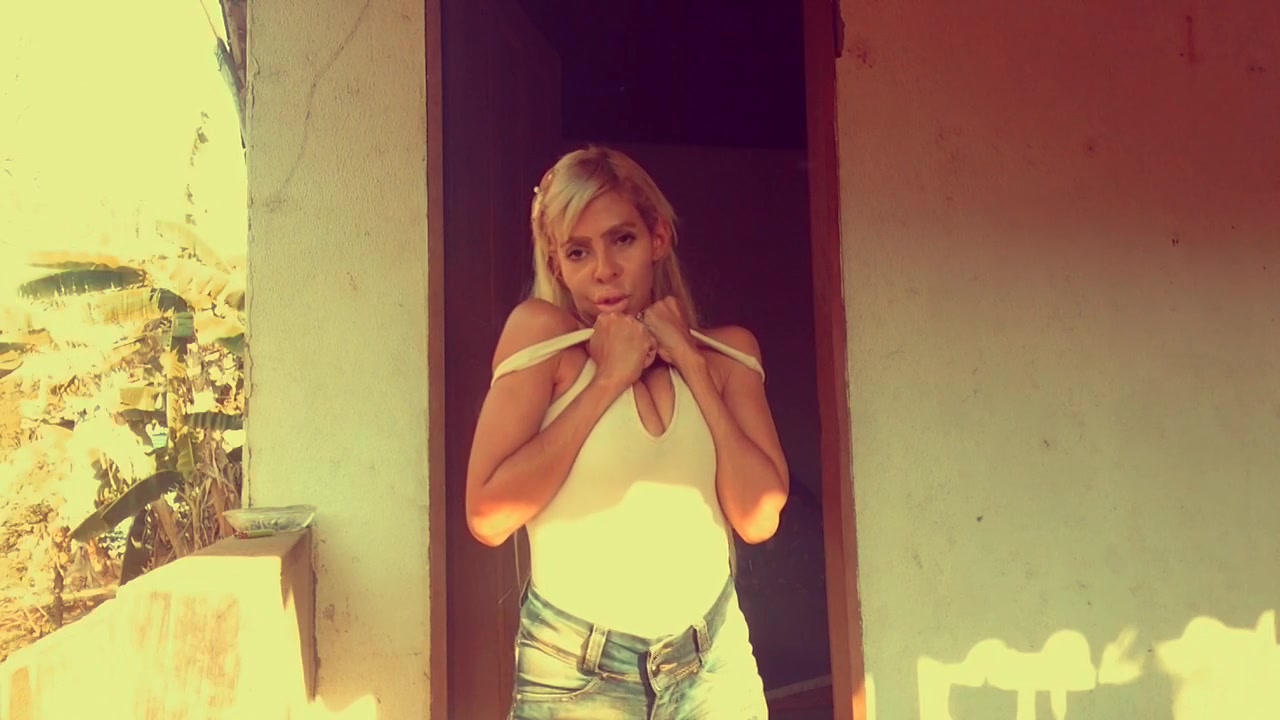 Buns In The Sun - Carlabrazil