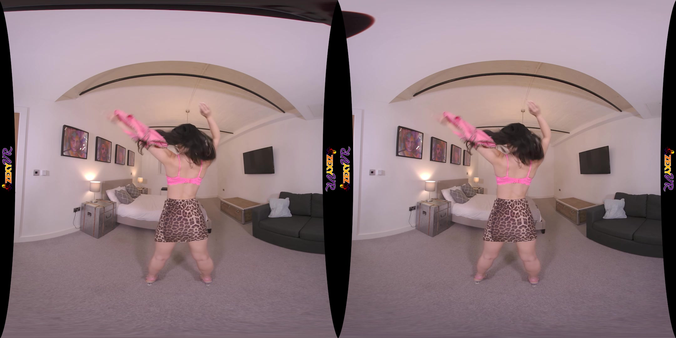 Heating Up featuring Chelsea Essex - ZexyVR