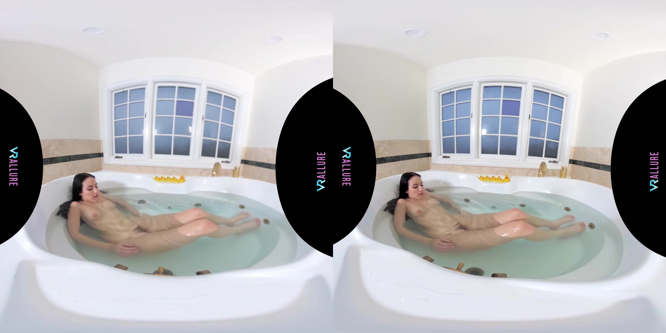 VRALLURE Beautiful Jade Baker masturbates in the bath