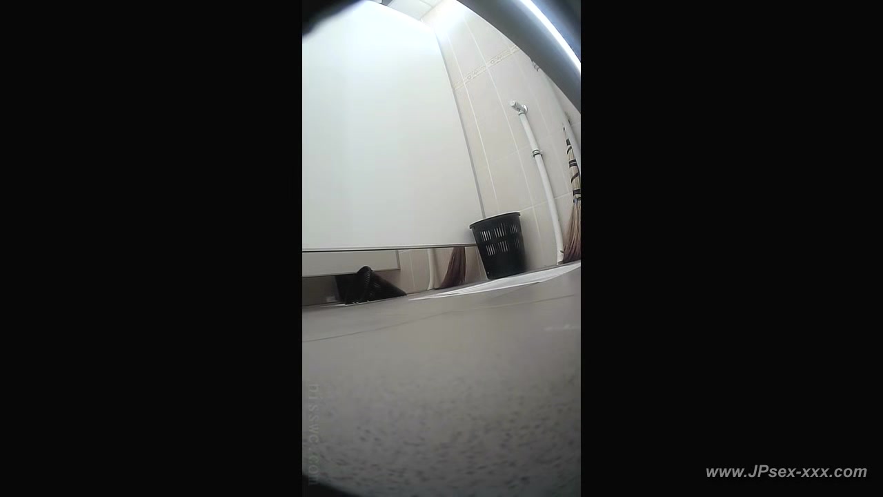 peeping blondes go to toilet.***