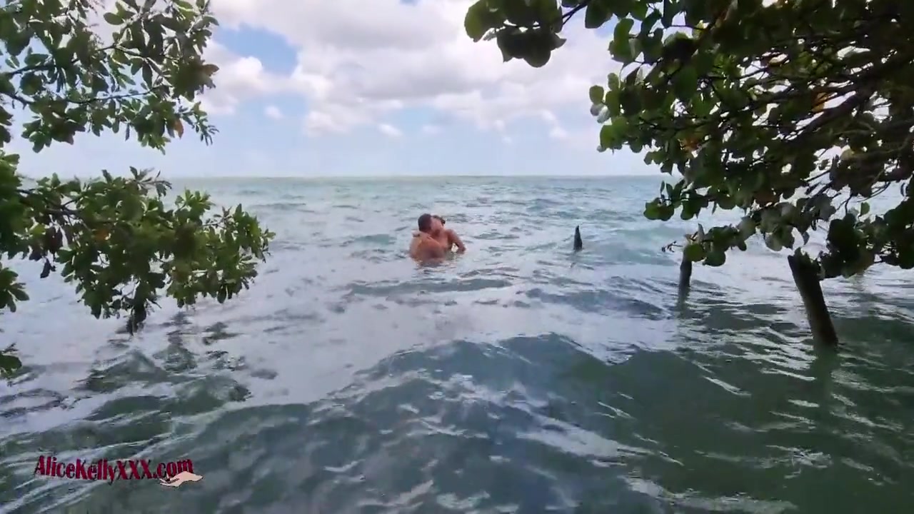 Amazing Sex In Blue Lagoon 7 Min