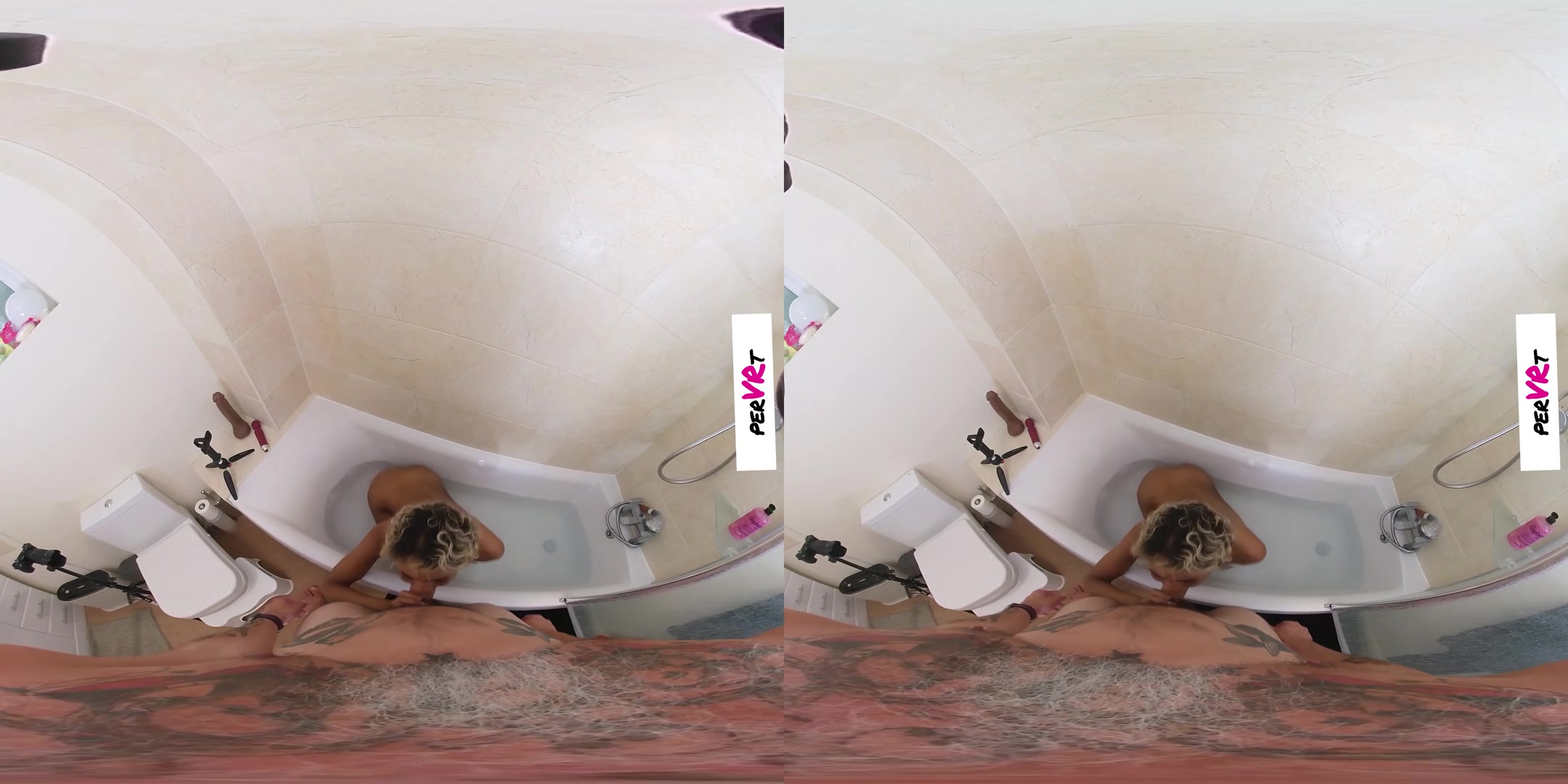 Blowjob And Doggy In The Tub - perVRt