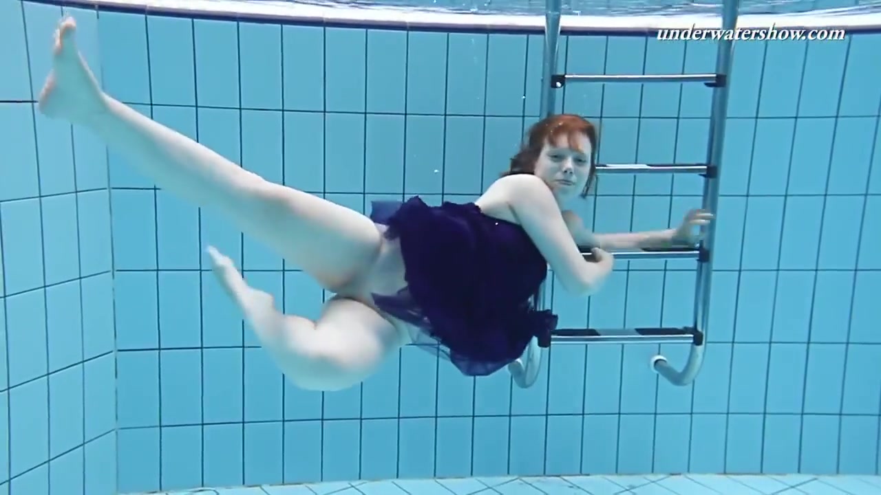 Juicy Pussy Lenka Swimming
