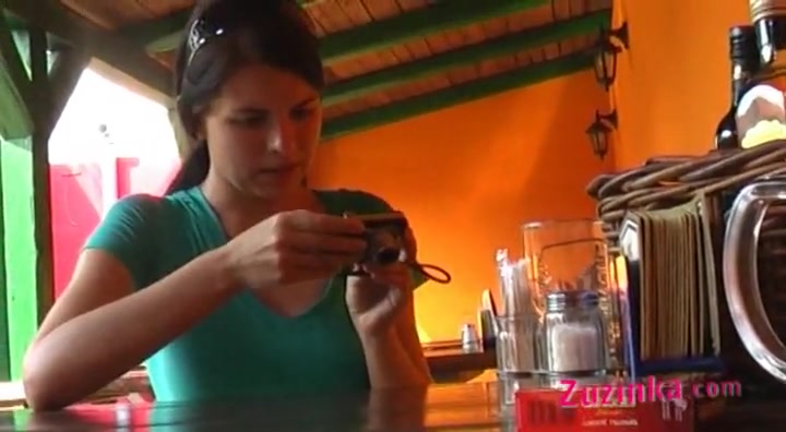 Amateur Zuzinka shows pussy in pizzeria