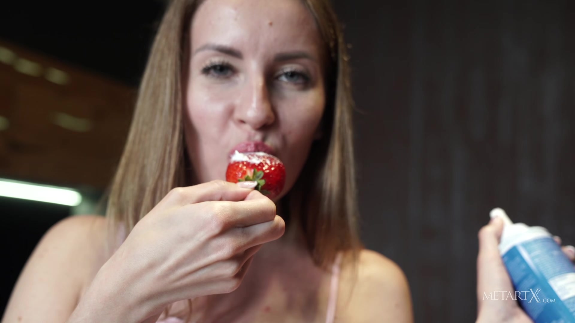Strawberry - Bjorg Larson - MetartX