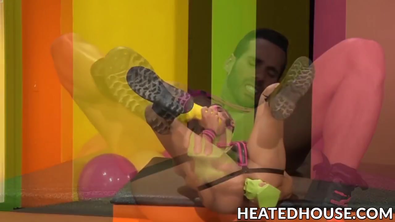 Alexy Tylers Ass Filled With Massive Dildo And Sean Zevrans Dong