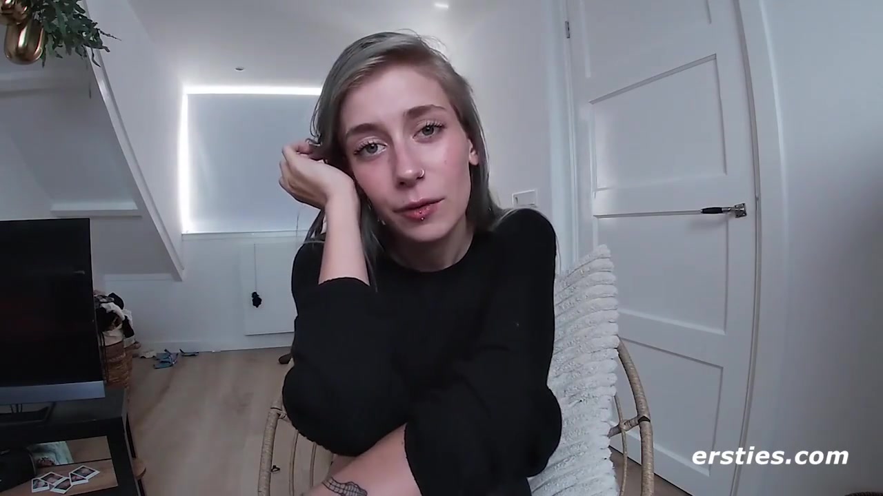 Sweet Amateur Fingers And Toys Herself To Orgasm