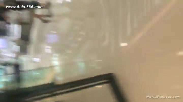 chinese girls go to toilet.135