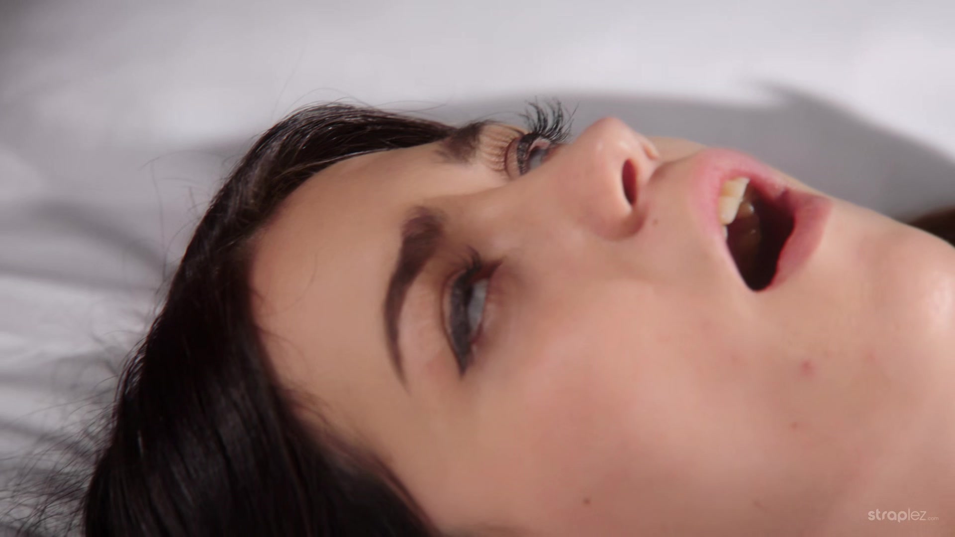 Secretos De Placer 2 - Valentina Lapiedra & Veronica Leal