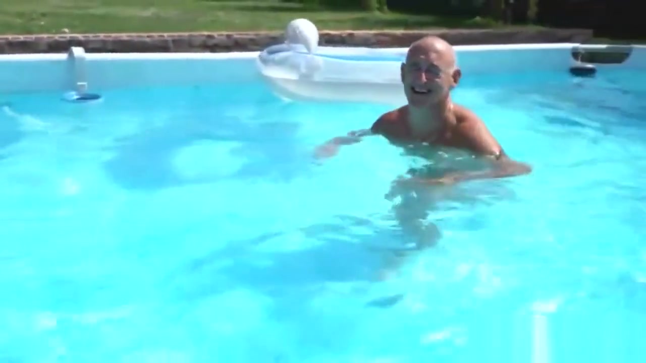 Horny old man bangs a curvy blonde vixen