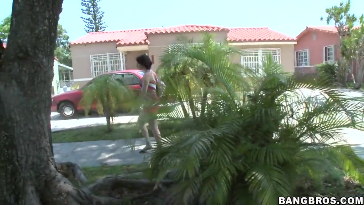 Petite latina Ripley Scott gets filmed on street