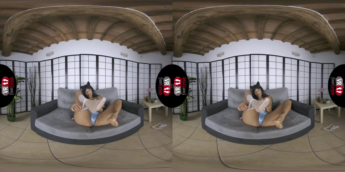 A Horny Ebony Babe Glorya Posing Her Feet And Dildoing Her Dark Muff In VR - VRFootFetish