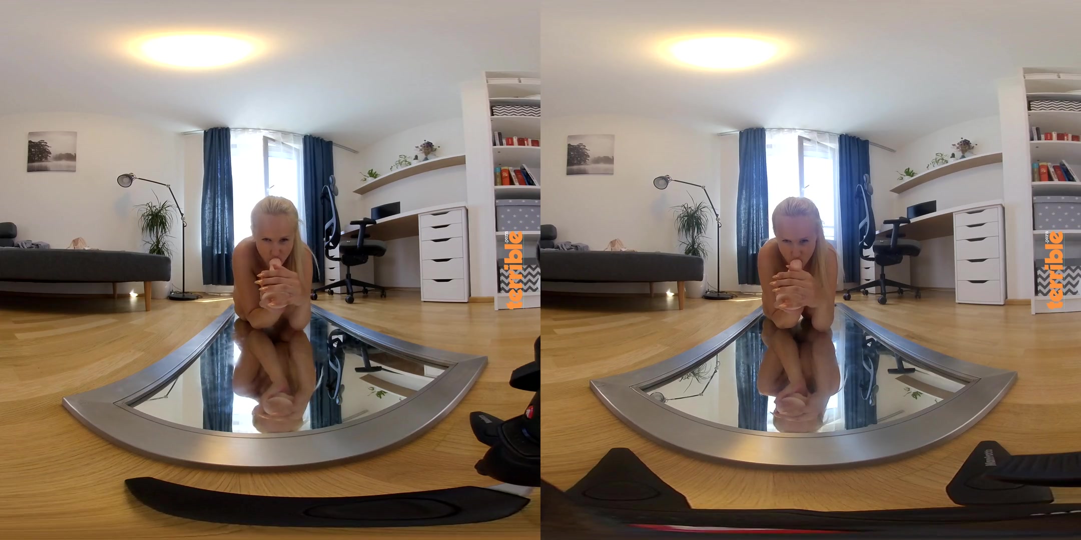 Angel Wicky in Nobody's Working! - The Mirror - perVRt