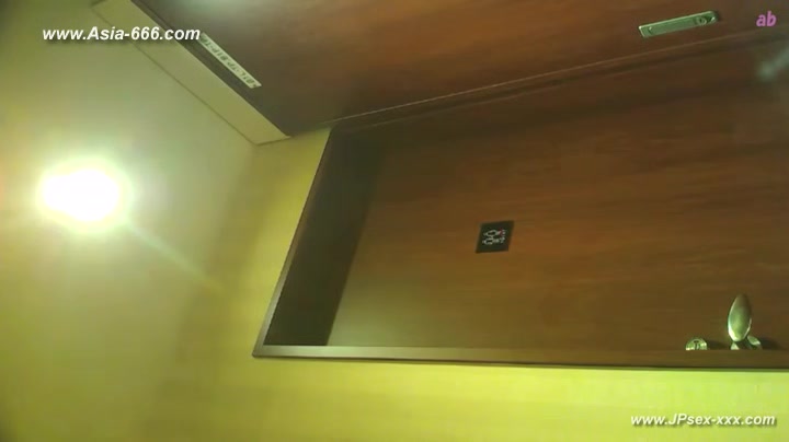 peeping Korean restaurant toilet.18