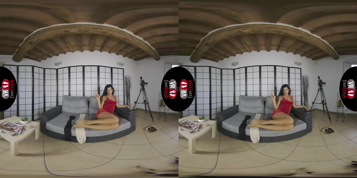 Teasing Queen Bianca Blance Tries On Her Pantyhose And Shows Her Amazing Body In VR - VRFootFetish