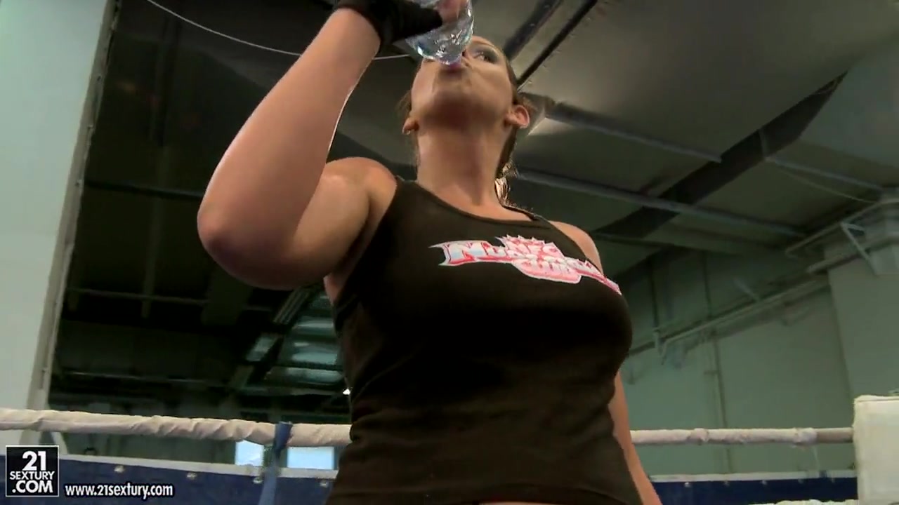Eliska Cross and Lisa Sparkle have a hot cat fight