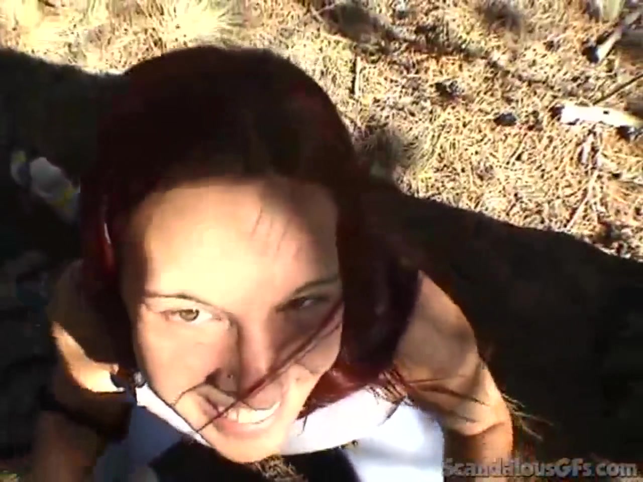 Cheating GF gives handie with baldys cock