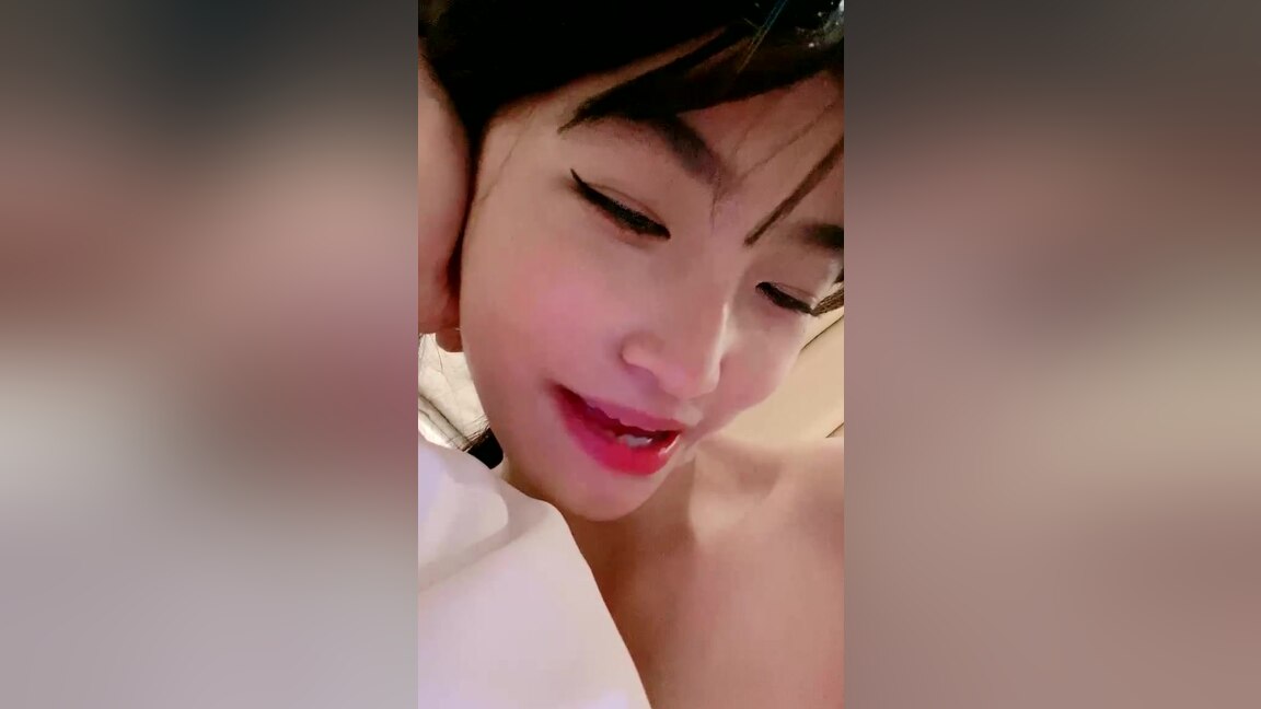 The attractive Korean girlfriend sex with her fiancé.