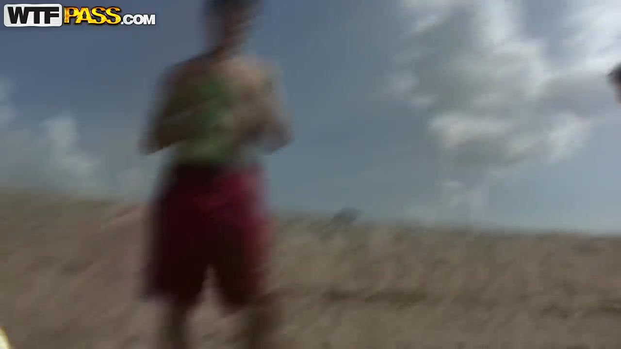 Skinny babe Dasi West gets shagged on the beach