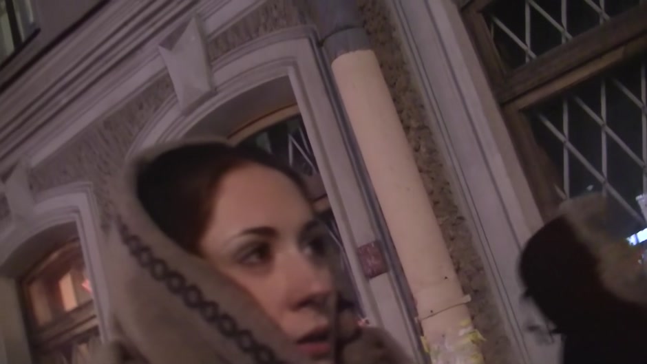 Aruna in pick up sex video featuring aruna giving a bj