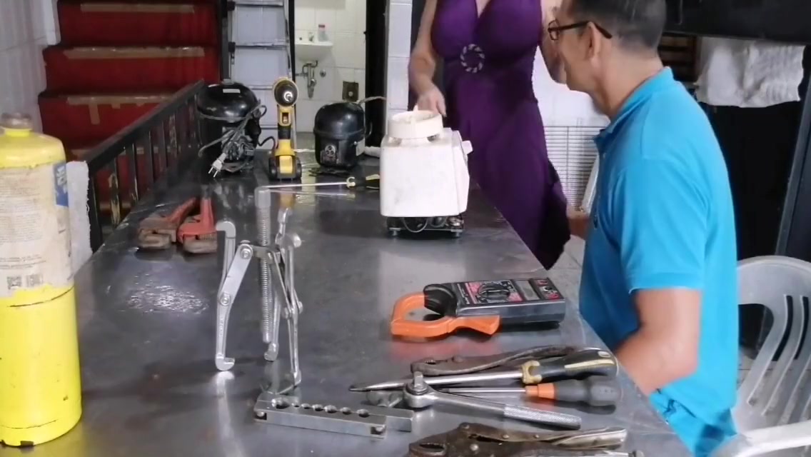 Esta Chica Llega A Mi Taller En Busca De Ayuda Para Su Electrodomestico Pero En Realidad Lo Que Quiere Es Que Le De Verga. Pues Ya Me Habia Cojido Antes. Y De Verdad Que Esta Muy Rica 11 Min