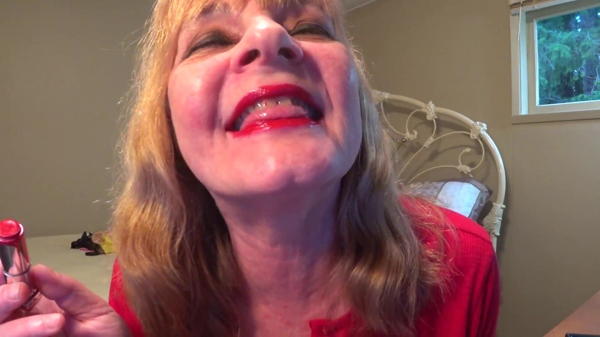 Sexy Mouth Tour With Red Hot Lips - TacAmateurs