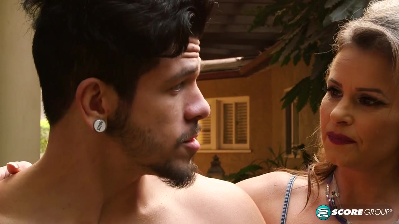 A big, thick cock for Payton's first time - 40SomethingMag