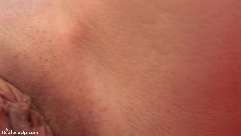 18yo Lisa Rubs a Vibrator on her Clit in Closeup