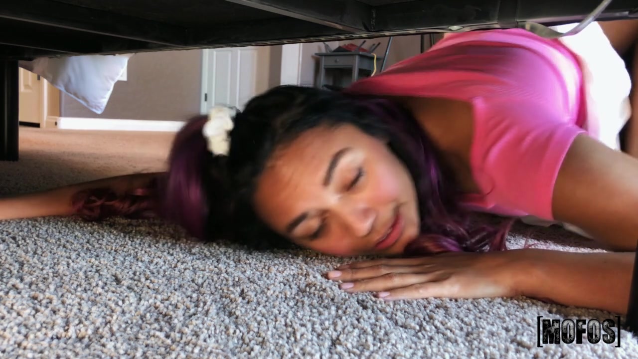 Little Squirtles & Chase Poundher in Help I'm Stuck! - MofosNetwork