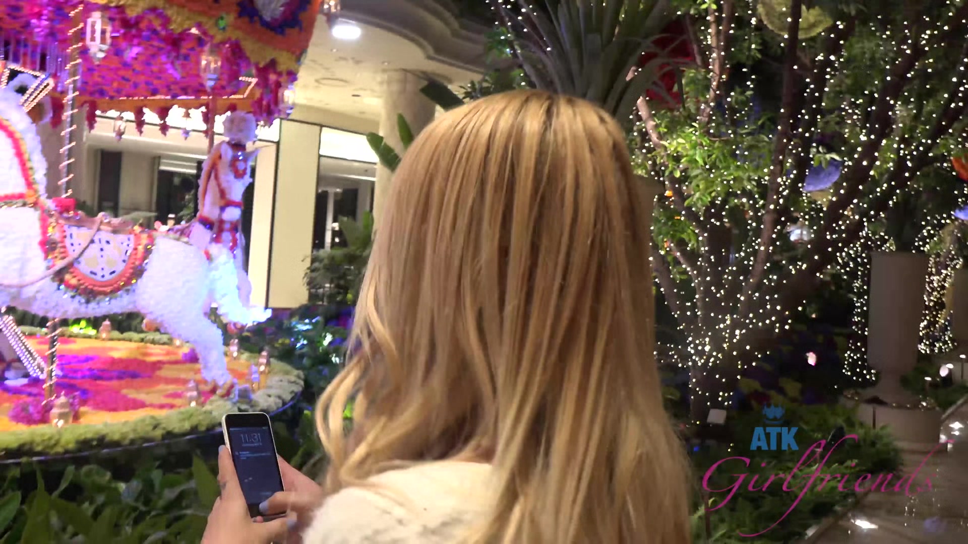 Virtual Vacation In Las Vegas With Sweet Teen Carmen Callaway 1/2