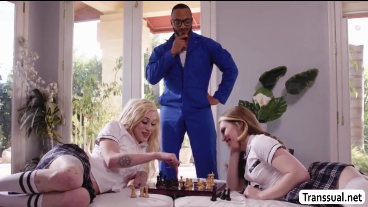 Tbabe And Tgirl Both Gets Fuck - Jenna Gargles And Izzy Wilde