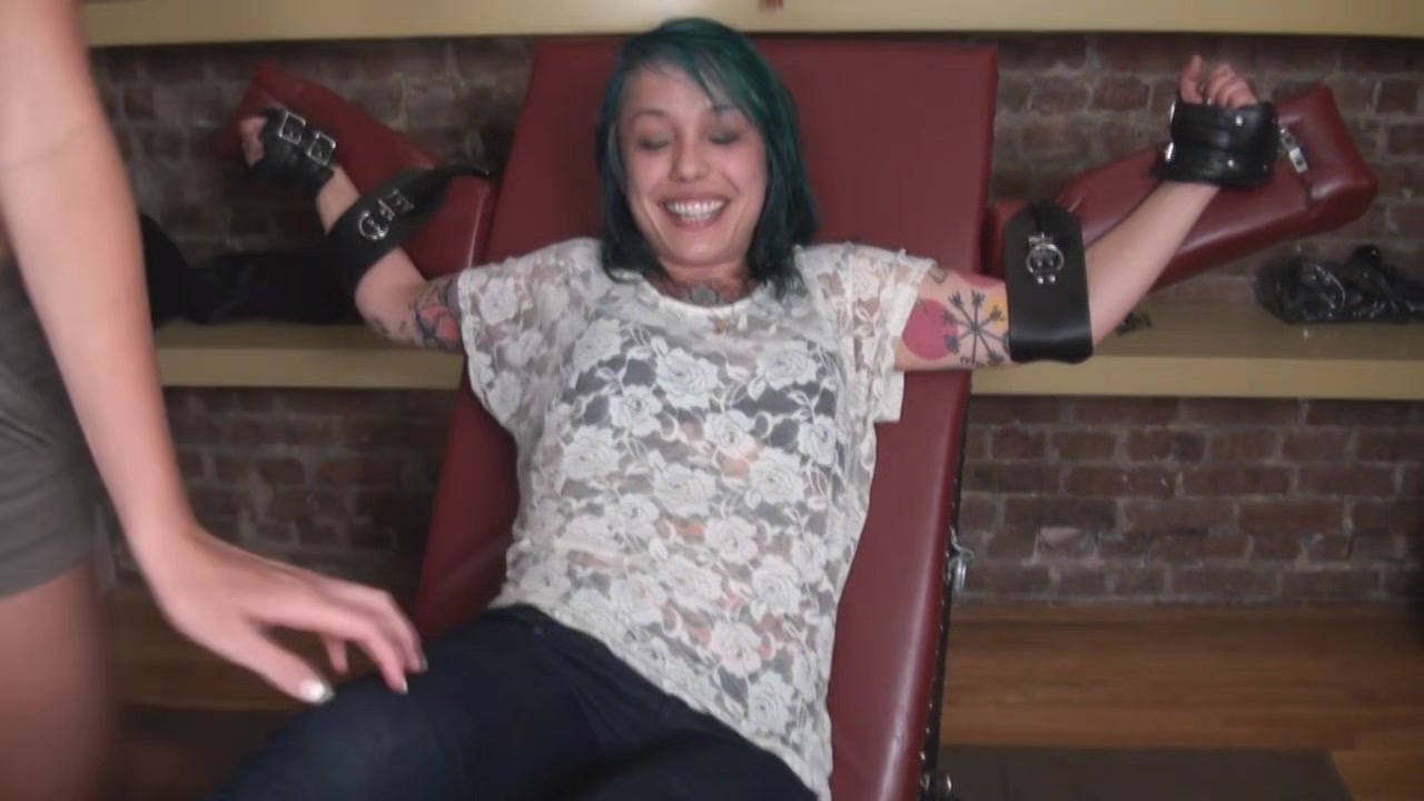 Tattoo Model Toetied - Taworship