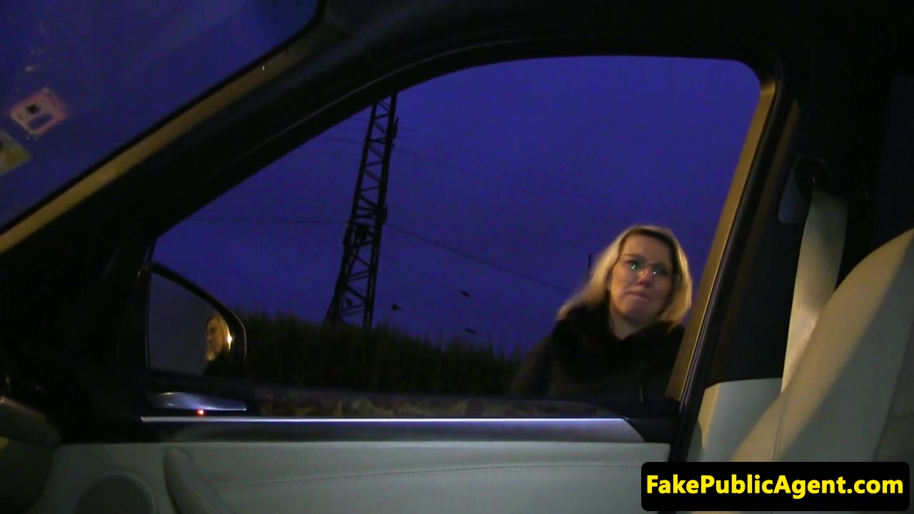 Hitchhiking eurobabe creampied in car