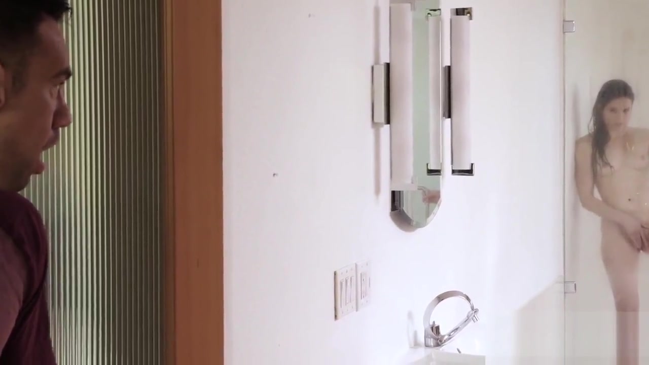 Stepsis Jenna Ross gets a steamy fuck under a hot shower