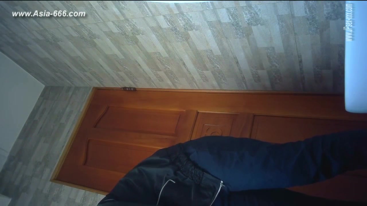 chinese girls go to toilet.186