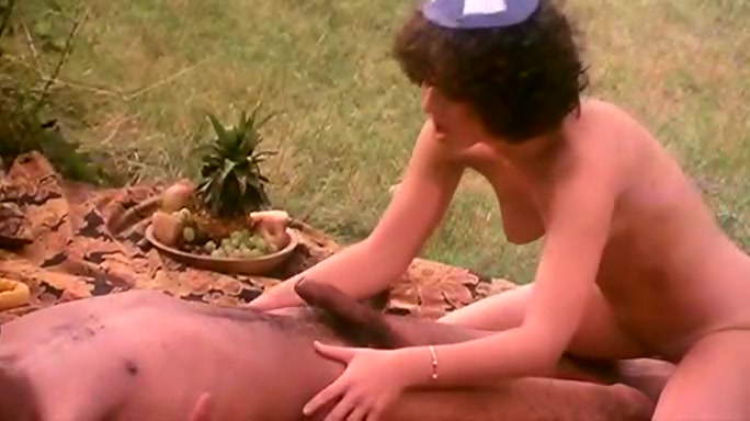 Kristine DeBell, Bucky Searles, Gila Havana in vintage fuck clip