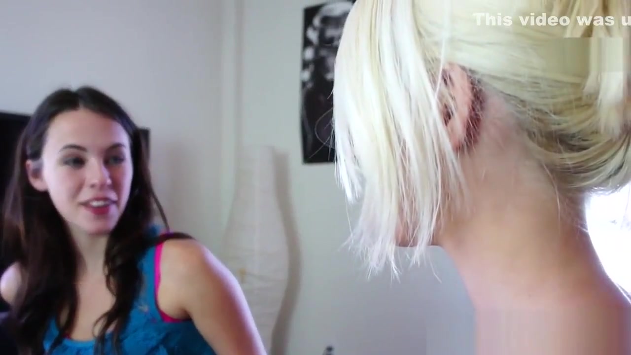 Stepsis lesbian tongues