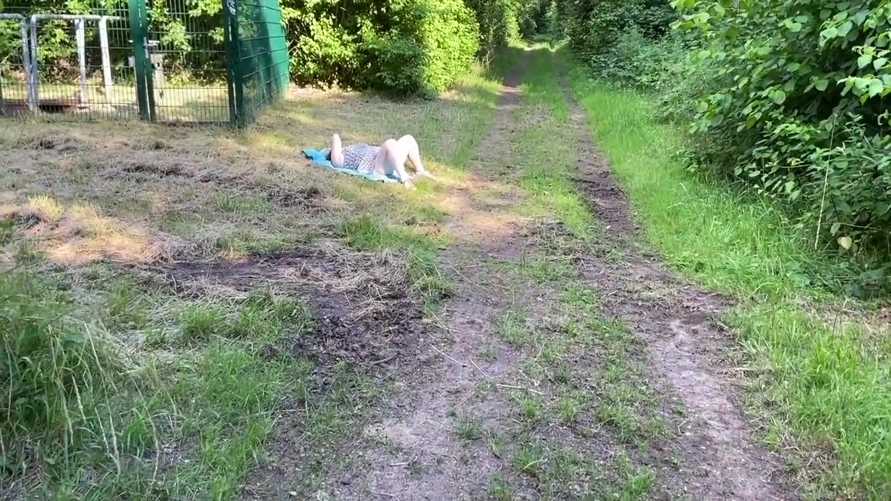 Betty Wet Too Hot In Public - Kinky Busty Milf Masturbates Her Wet Pussy In Public So Fucking Hot That The Camera Overheats