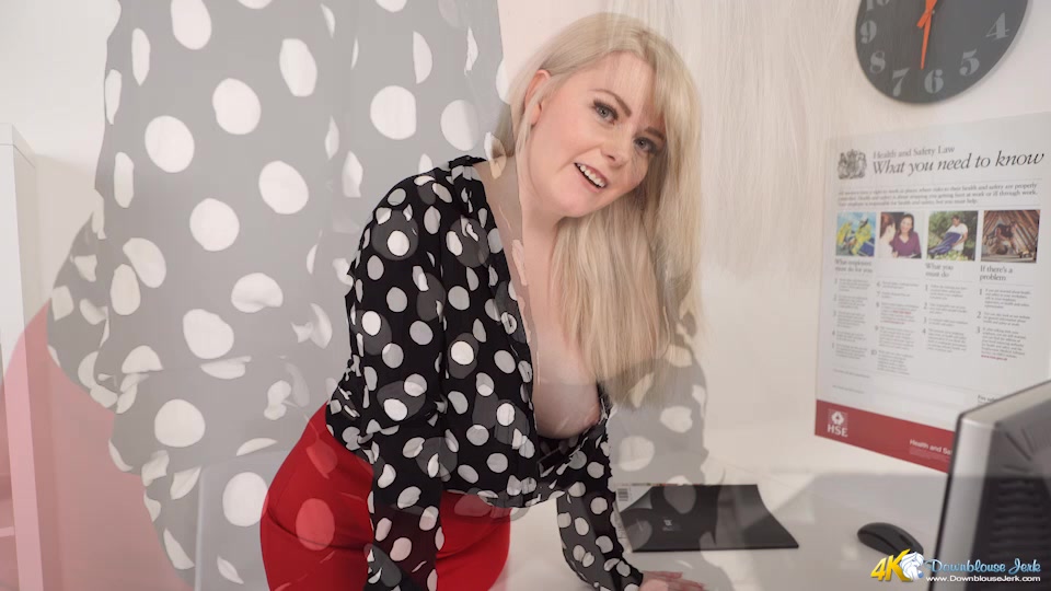 Polkadot Peeping - DownblouseJerk