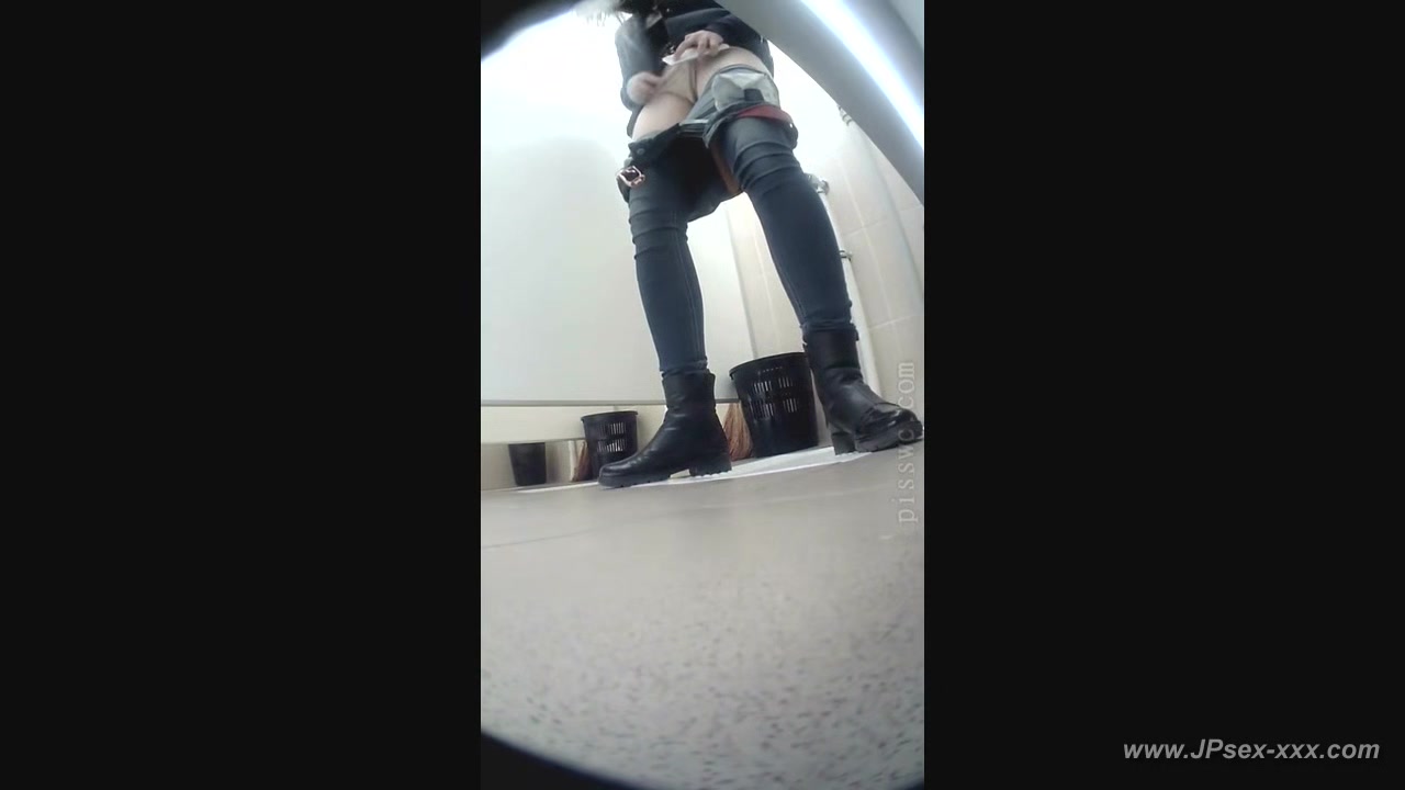 peeping blondes go to toilet.77